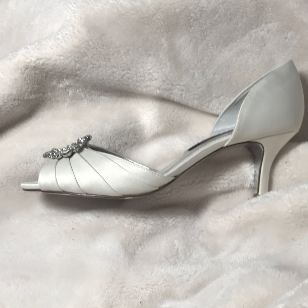 Nina Crystah Satin Brooch Peep Toe Pump 6.5